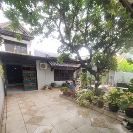 Rumah Halaman Luas di Komp Pajak Jl Kutilang - Jurangmangu Timur - Pon