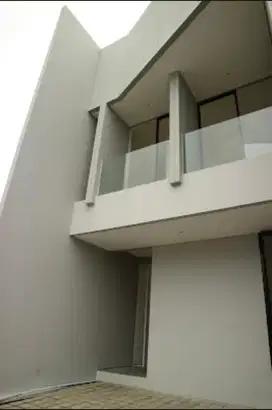Dijual Rumah Baru Dekat Pakuwon Mall