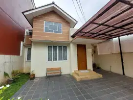 Rumah 2 lantai 3+1 kamar hadap timur laut di Sektor 7C