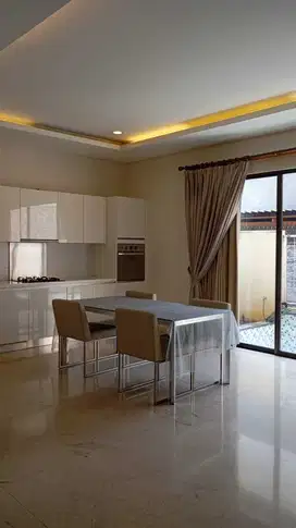 Rumah Mewah Dalam Cluster Cilandak, Jakarta Selatan