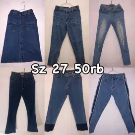 Preloved CELANA JEANS