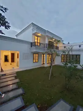 Dijual rumah tiga lantai siap huni di cluster sentul city