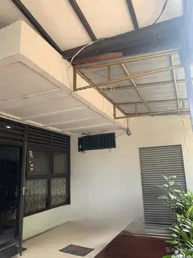 Rumah 2 Lantai One Gate Sistem Di Dalam Komplek Di Cipinang S8013