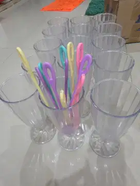Cuci gudang... Gelas plastik. Free sendoknya..