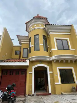Disewakan rumah di Jemursari Regency