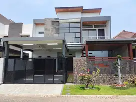 RUMAH MEWAH ARAYA GOLF MALANG