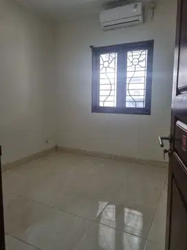 Rumah Mediterania, lebar, 2 lantai, dekat tol cibubur