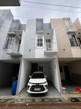 Rumah Siap Huni Dekat Binus Anggrek, Kebon Jeruk, Jakarta R2153