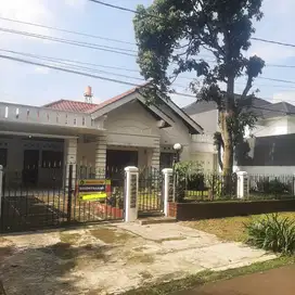 Disewakan Rumah 4+1KT di Taman Yasmin, Ada Kolam & Taman