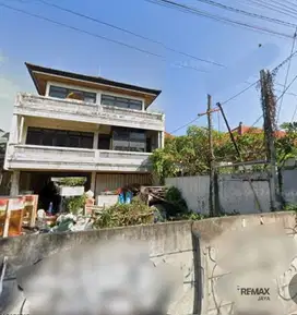 Tanah dan Bangunan Lokasi Pinggir Jalan Dijual, di Denpasar Utara