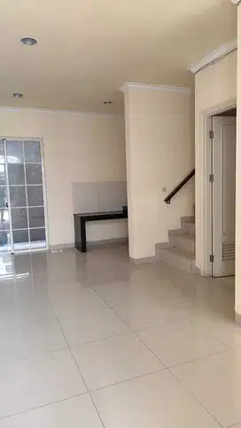Rumah Bagus Di Green Lake City Luas 6x15 2 Lantai Berikut AC 2 Unit