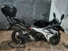 Jual Cepat Honda CBR 150R, Fisik Sehat, Surat Lengkap, Bonus Box Givi+