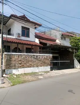 Muraaah, Rumah di Tebet Timur, Jalan 3 mobil