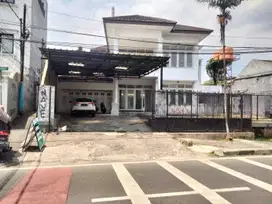 Rumah mewah yg berada di kawasan terogong jakarta selatan 2 lantai