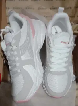diadora wanita original