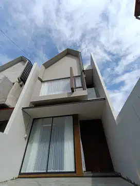 RUMAH SELANGKAH KE DHARMAHUSADA Modern Scandinavian House