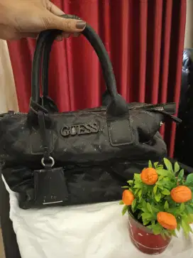 Tas bekas merk guess dan bellagio