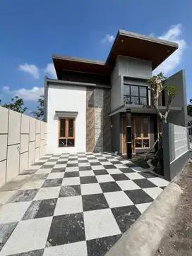 RUMAH MEWAH KONSEP MEZANIN MODERN UNIT POJOK DI JALAN KALIURANG KM 13