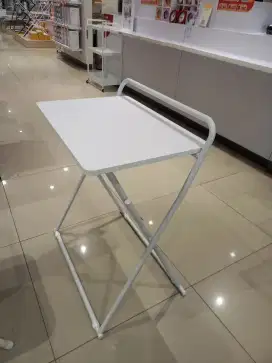 Meja laptop lipat