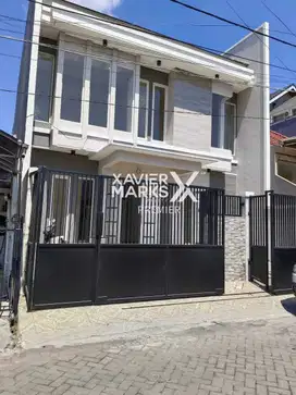 Rumah Mewah Modern Siap Huni di Manyar Jaya Surabaya