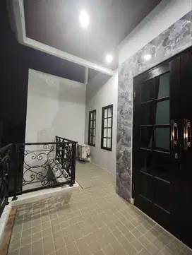 Dijual Rumah 2 Lantai + Rooftop Dekat Cibubur Junction