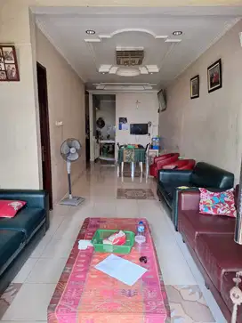 Dijual cepat rumah 3 lantai di Taman royal 1 luas 120m2 harga nego