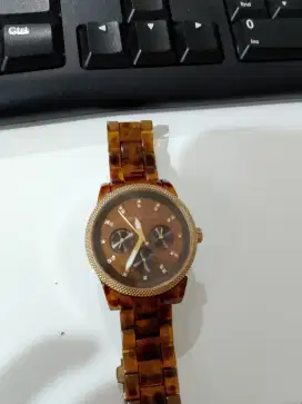 DIJUAL: JAM MK MARMER