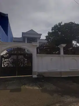 Jual cepat Rumah Mewah 2 Lantai di Cipondoh Tangerang Kota