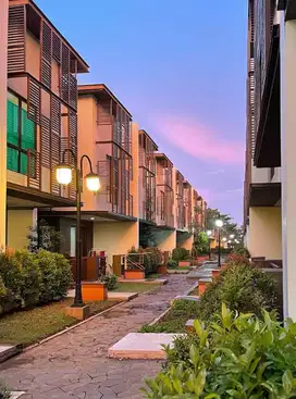 JUAL CEPAT HARGA TURUN MURAH BU RUMAH BAGUS GREENWICH WHELFORD BSD
