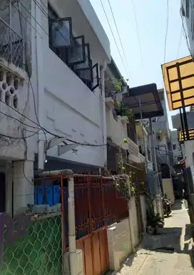DI JUAL RUMAH DALAM GANG KAWASAN PETIKE DALAM TAMBORA