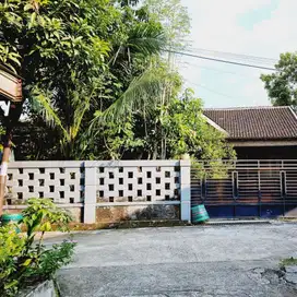 Rumah nyaman luas dan Asri di Kota Solo