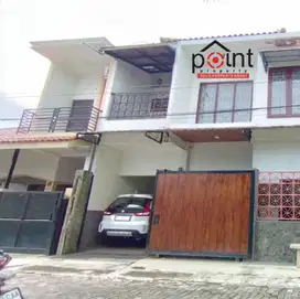Rumah bagus modern minimalis 2 Lt siap huni di Baturan