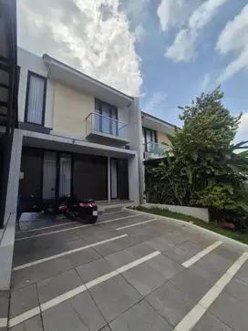 Dijual cepat rumah 2 lantai di Citra Grand CBD