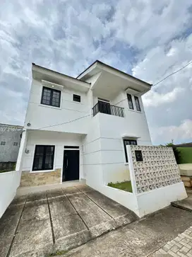 Rumah Siap Huni 2 Lantai Deket Tol Dan Stasiun LRT Cibubur