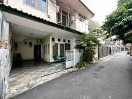 Rumah Kost Siap Huni 9 + 1 Kamar Dekat Perkantoran Saharjo