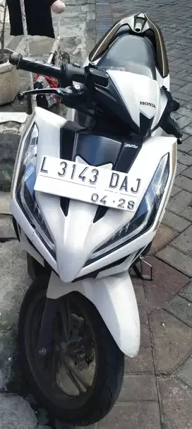 VARIO 2023 PUTIH