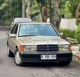 Mercedes Benz E 190E 2.6 at 1988