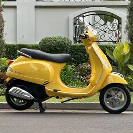 Piaggio Vespa LX 150 3vie 2013 warna Kuning (