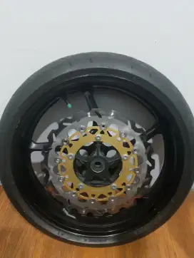 Velg, swing arm, knalpot carbon bekas tapi rasa baru