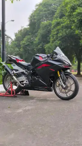 Honda CBR 250rr Black Red 2017 Shock Ohlins