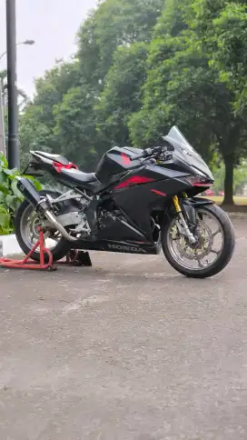 HONDA CBR 250RR BLACK RED 2017 SHOCK OHLINS