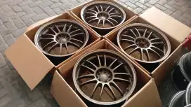 Velg RE30 R18 Innova Reborn Zenix Camry Rush Terios Hilux Rangga Voxy