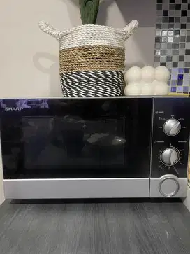 Microwave SHARP low watt 450W, ukuran 23 liter.