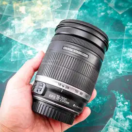 Canon EF-S 18-200mm IS. Mulus. Murah. lensa sapujagat