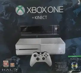 Xbox one S with kinect special edition HALO & 15 CD games