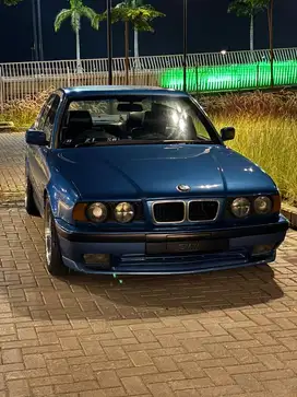 Dijual bmw 530i v8 E34