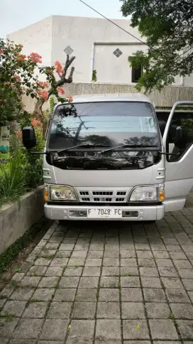 JUAL CEPAT!! Isuzu Minibus Siap Angkut Cuannya!!.