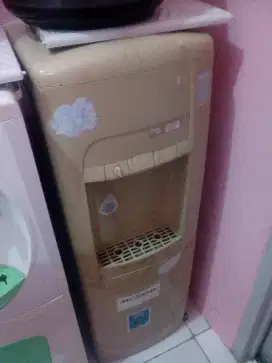 Dispenser modena 3 fungsi panas- dingin- biasa