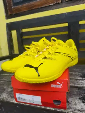 BU dijual sepatu futsal puma attacanto it yellow blaze size43 original