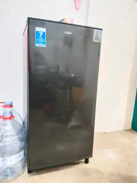 Kulkas aqua hitam